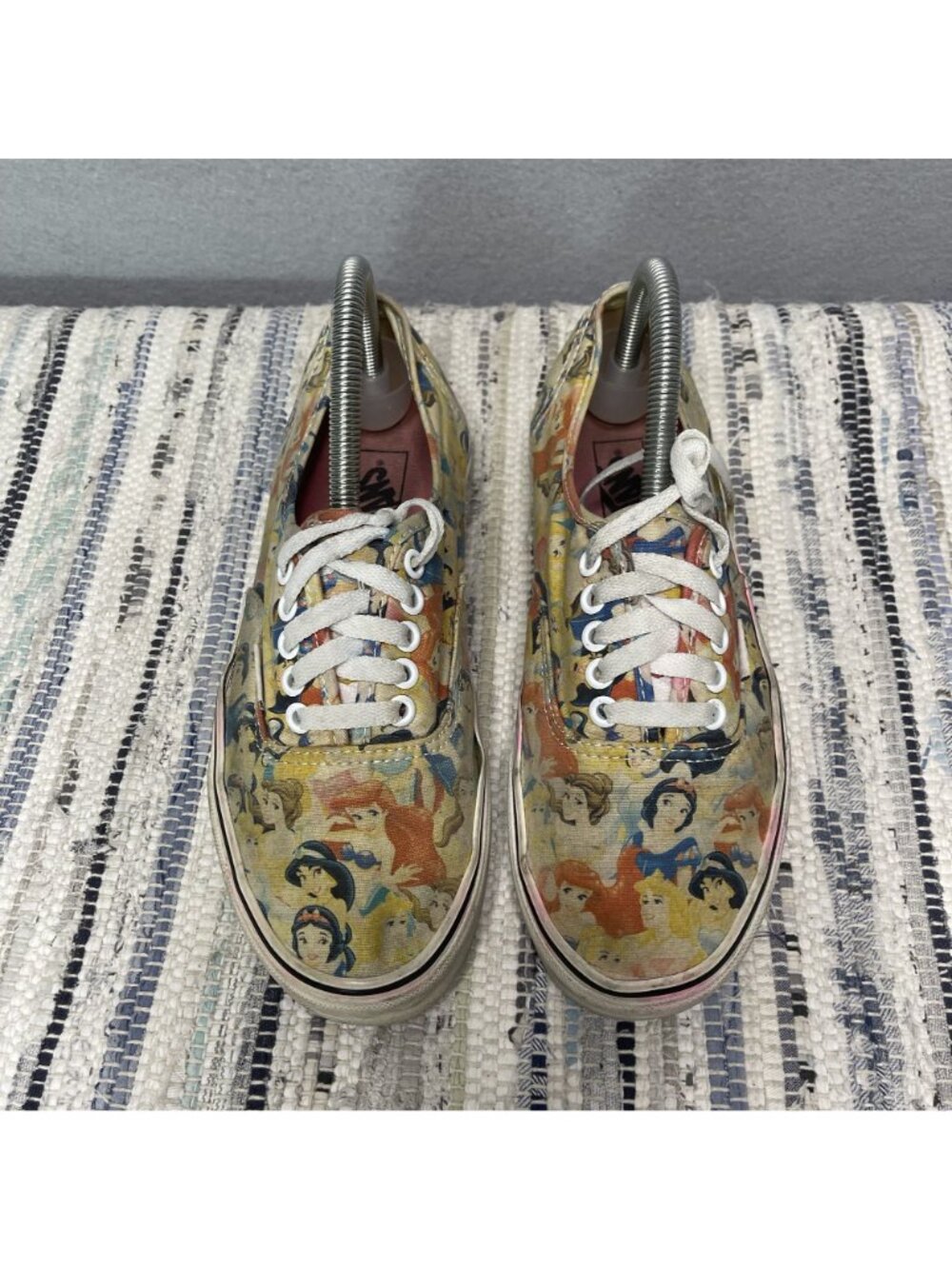 Vans Disney Princess Limited Edition Canvas Sneakers Womens Size 8.5 - Picture 2 of 12
